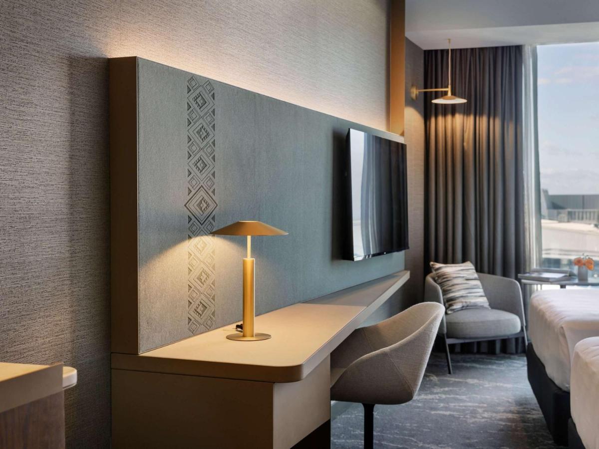 Pullman Auckland Airport Hotel ภายนอก รูปภาพ A guest room at the hotel