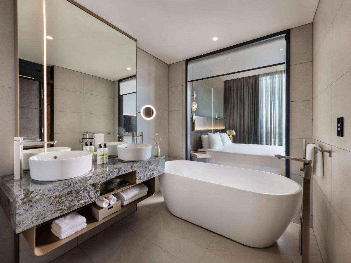Pullman Auckland Airport Hotel ภายนอก รูปภาพ Bathroom
