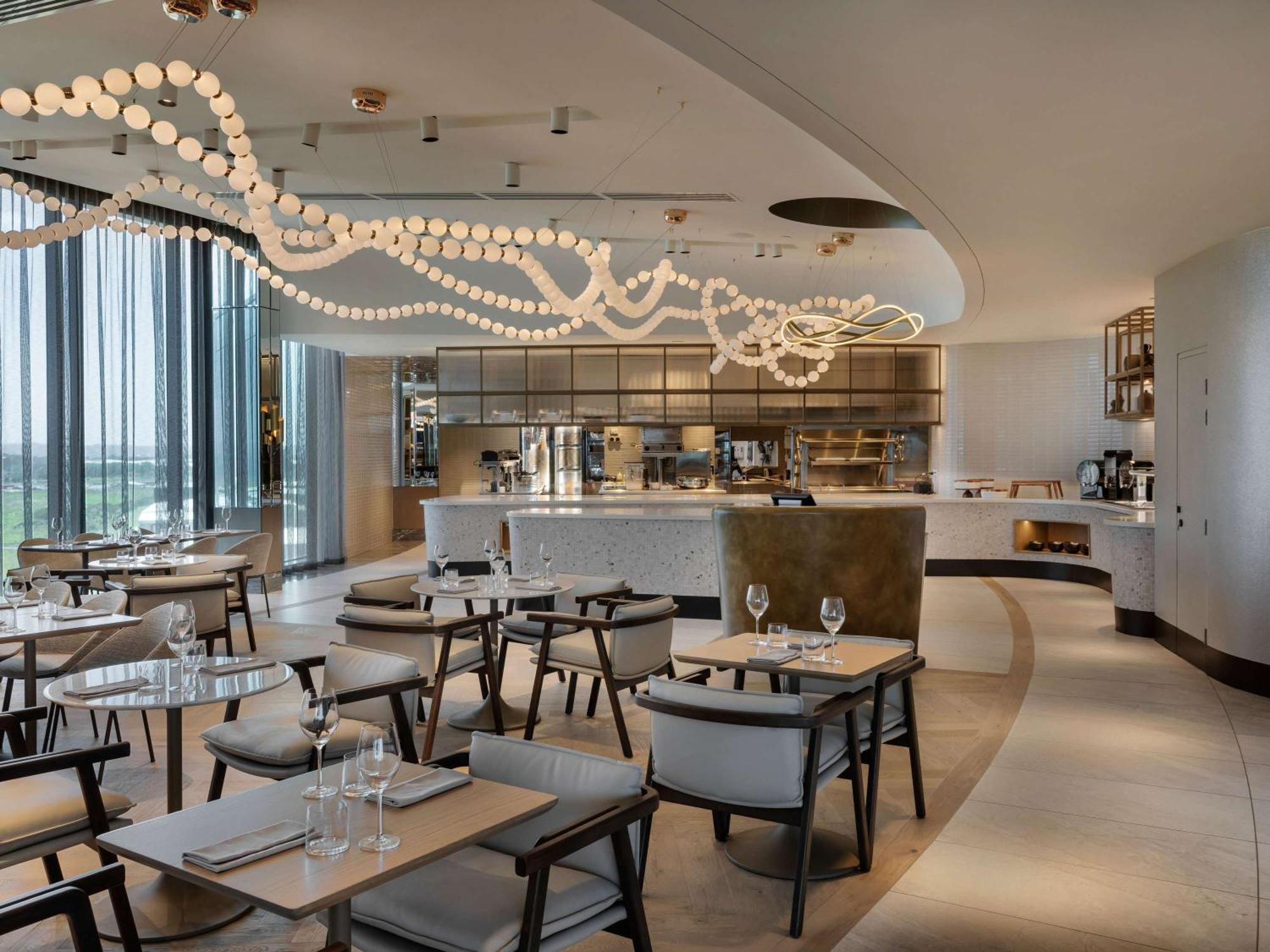 Pullman Auckland Airport Hotel ภายนอก รูปภาพ The restaurant at the top of the hotel