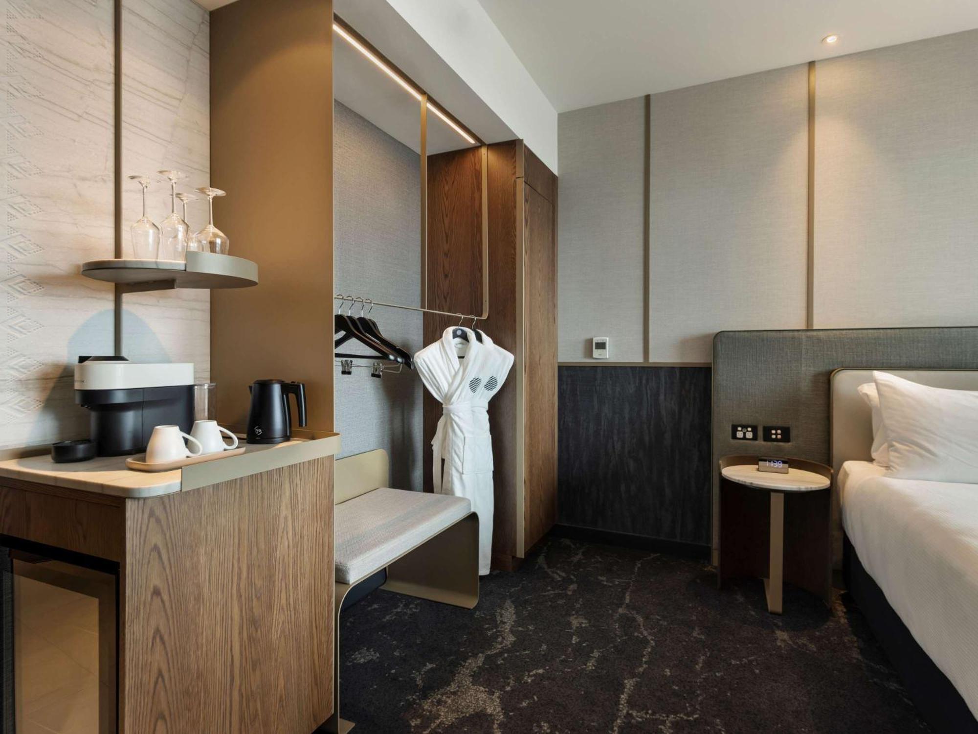 Pullman Auckland Airport Hotel ภายนอก รูปภาพ Deluxe Room