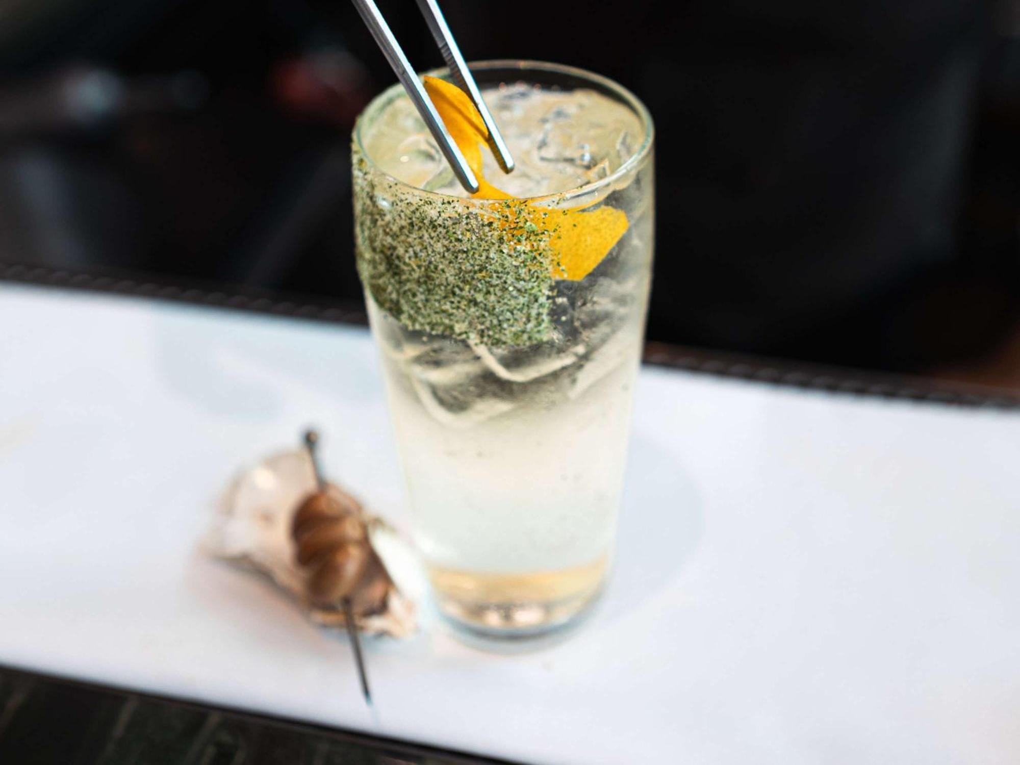 Pullman Auckland Airport Hotel ภายนอก รูปภาพ A French 75