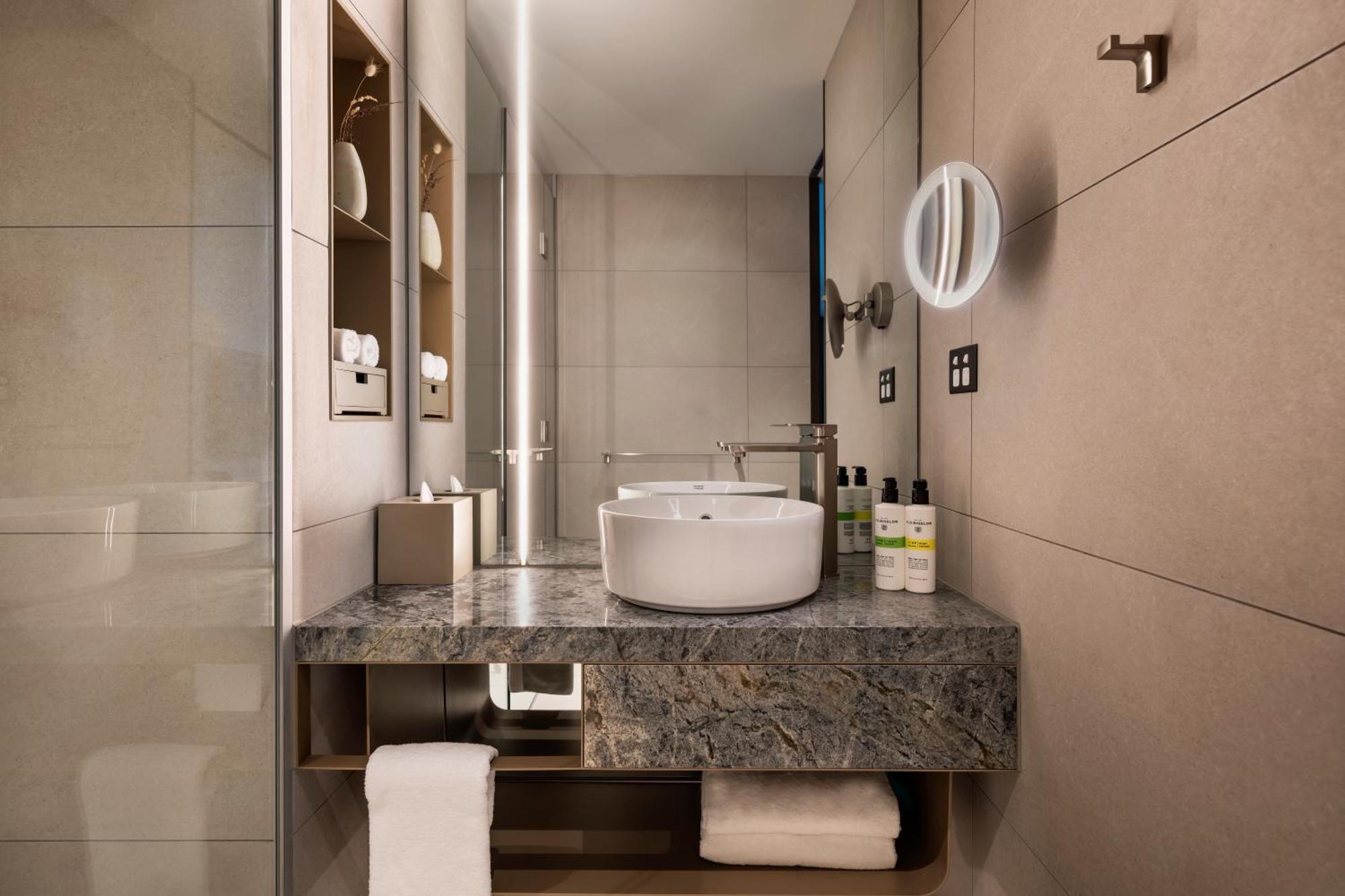 Pullman Auckland Airport Hotel ภายนอก รูปภาพ Bathroom