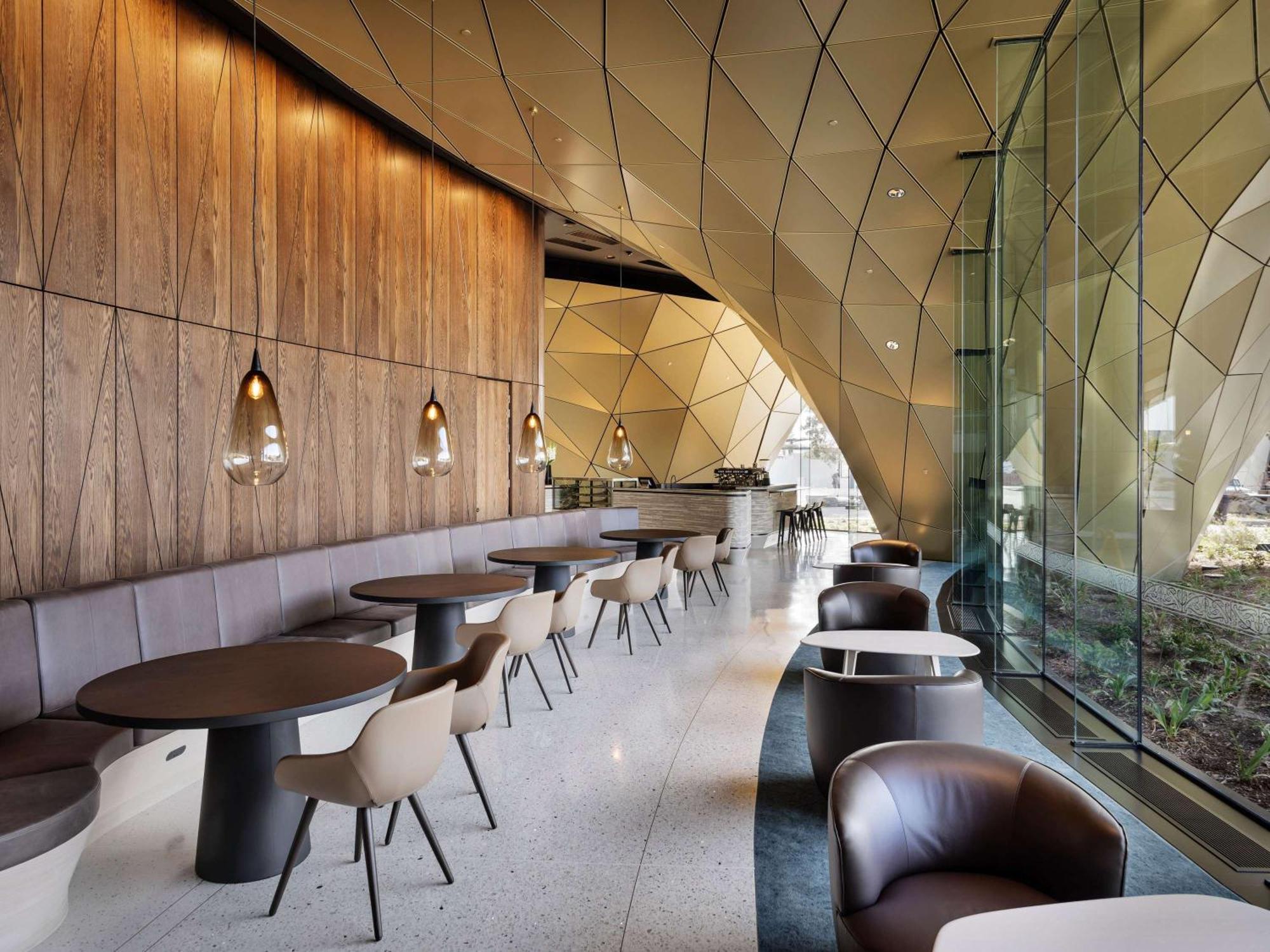 Pullman Auckland Airport Hotel ภายนอก รูปภาพ The interior of the lounge
