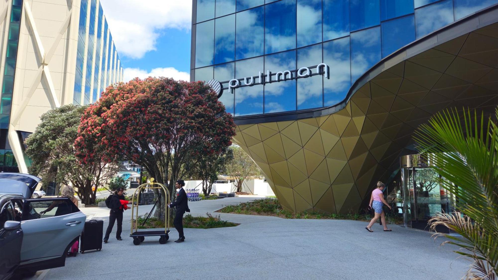 Pullman Auckland Airport Hotel ภายนอก รูปภาพ South entrance