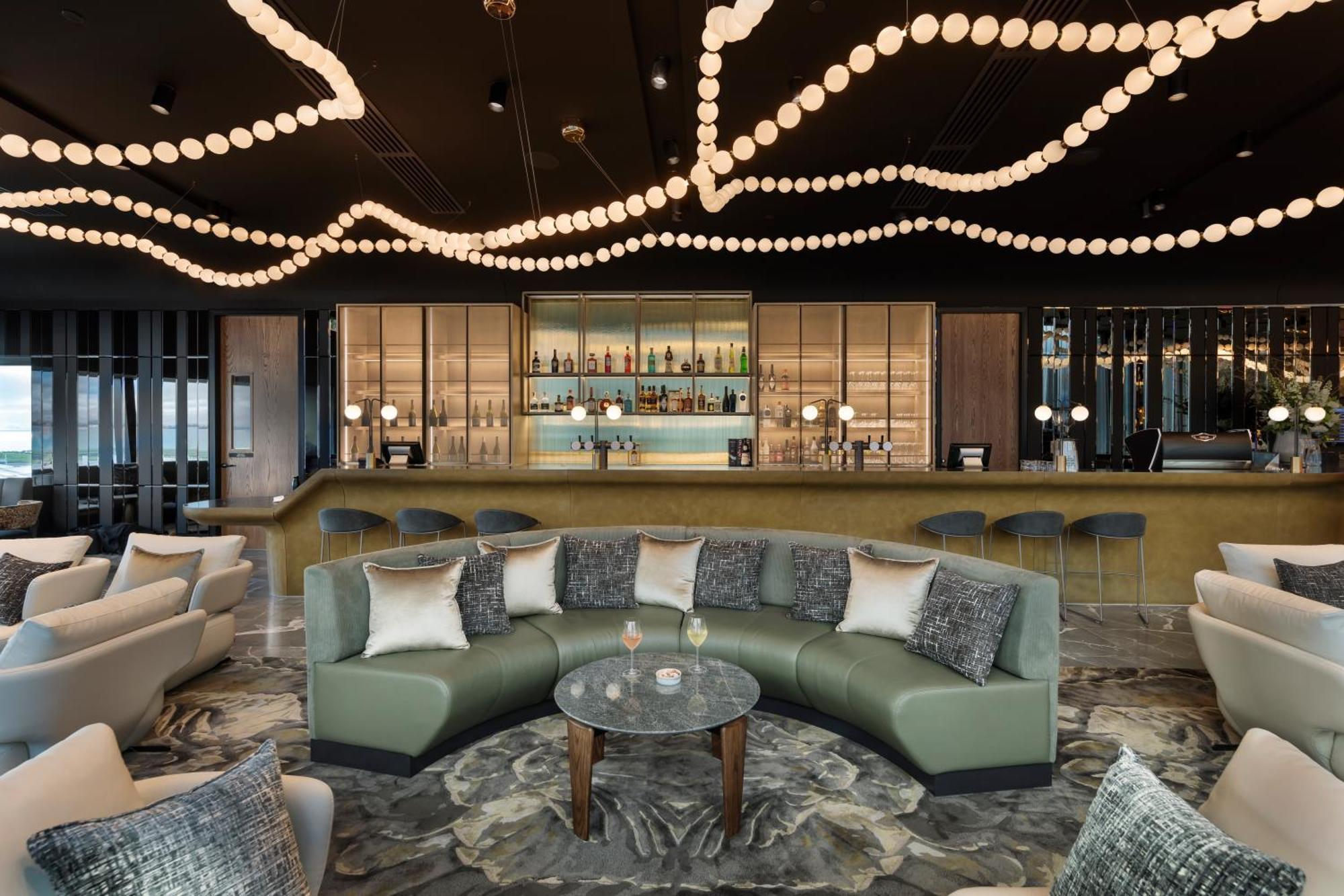 Pullman Auckland Airport Hotel ภายนอก รูปภาพ The bar at the 101 lounge